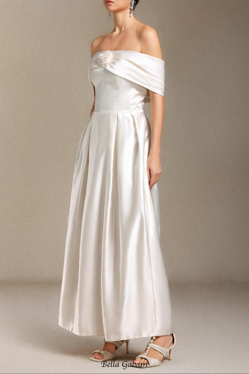 donna Bare shoulders Flower cylinder maxi dress in white
