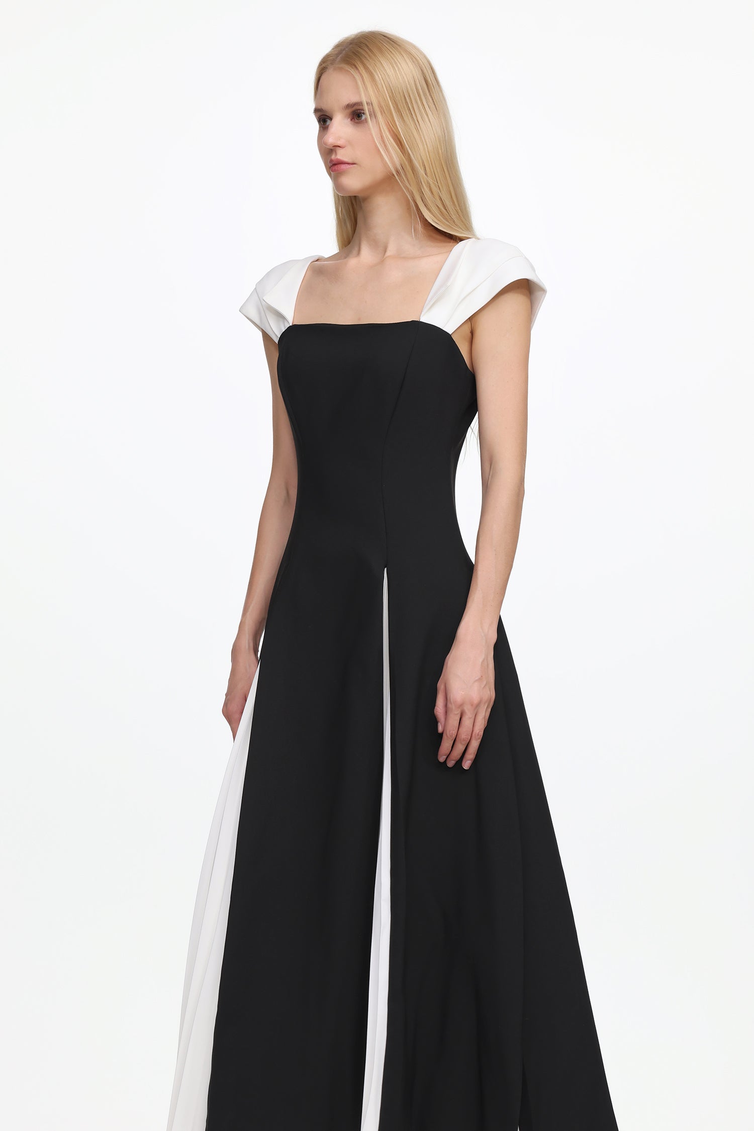 Flowering Girl Women Saly Short Sleeve Contrast Pleated Woven Maxi Dress