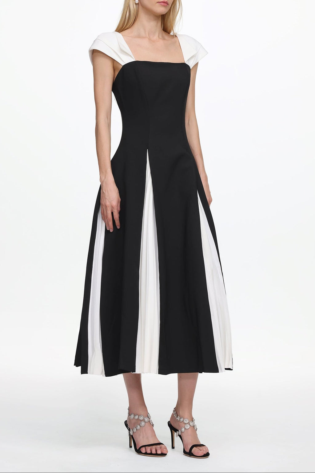 Flowering Girl Women Saly Short Sleeve Contrast Pleated Woven Maxi Dress
