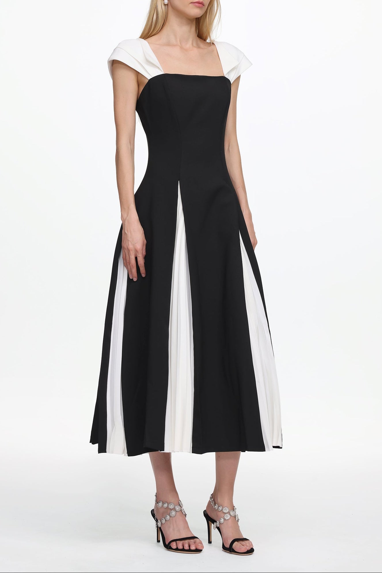 Flowering Girl Women Saly Short Sleeve Contrast Pleated Woven Maxi Dress