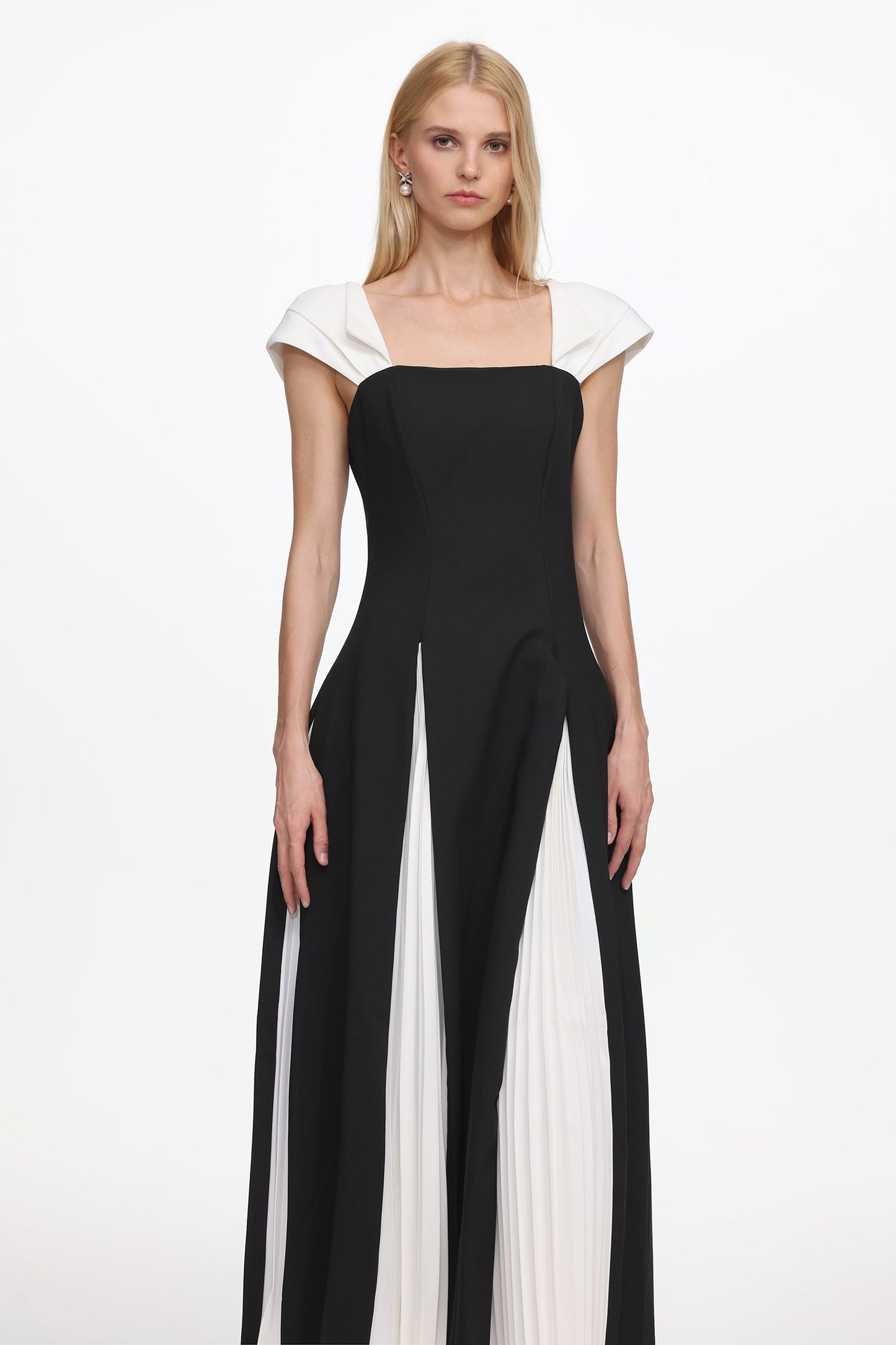 Saly Short Sleeve Contrast Pleated Woven Maxi Dress