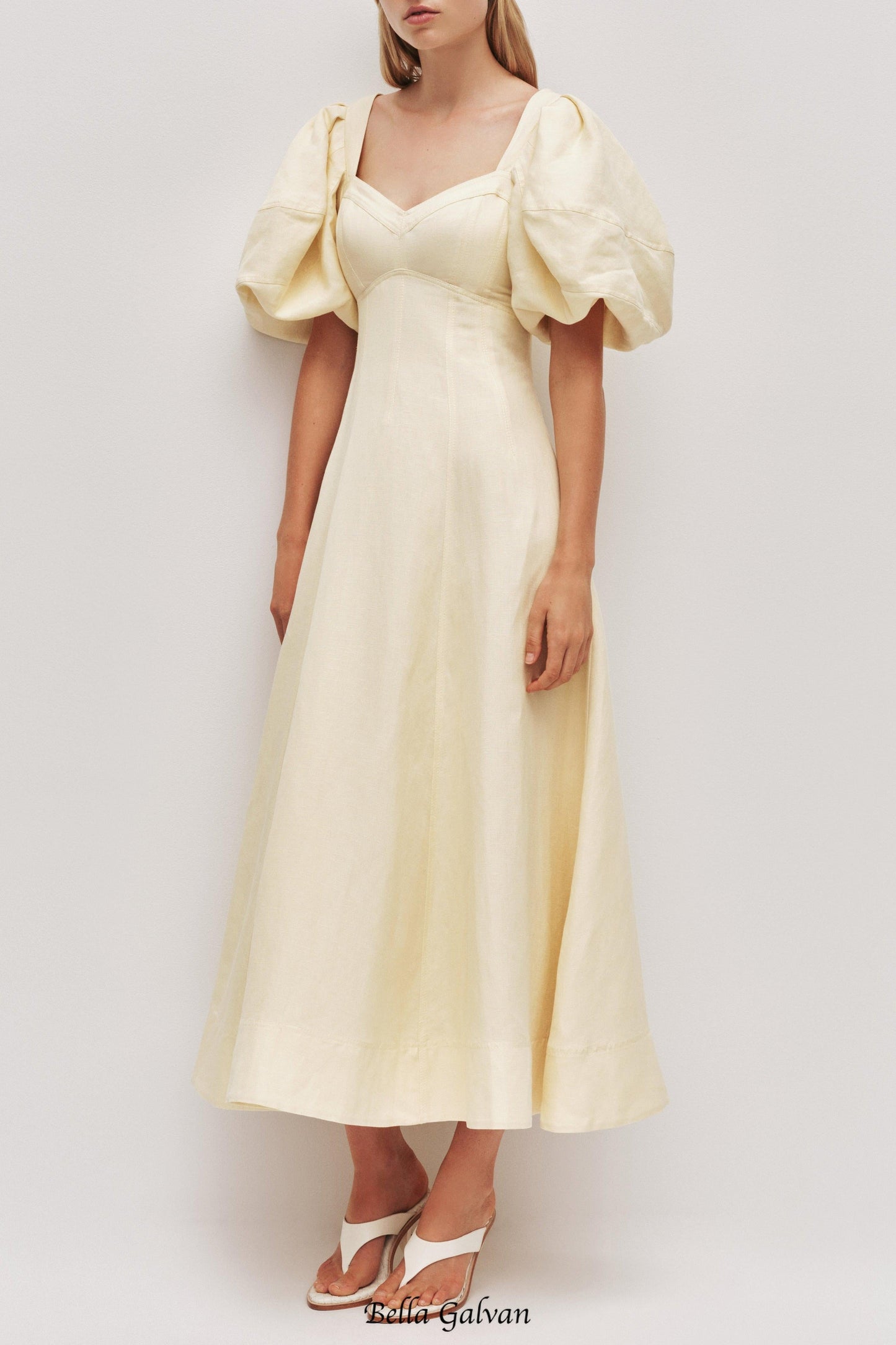 sabrina backless puff sleeve midi dress in yellow