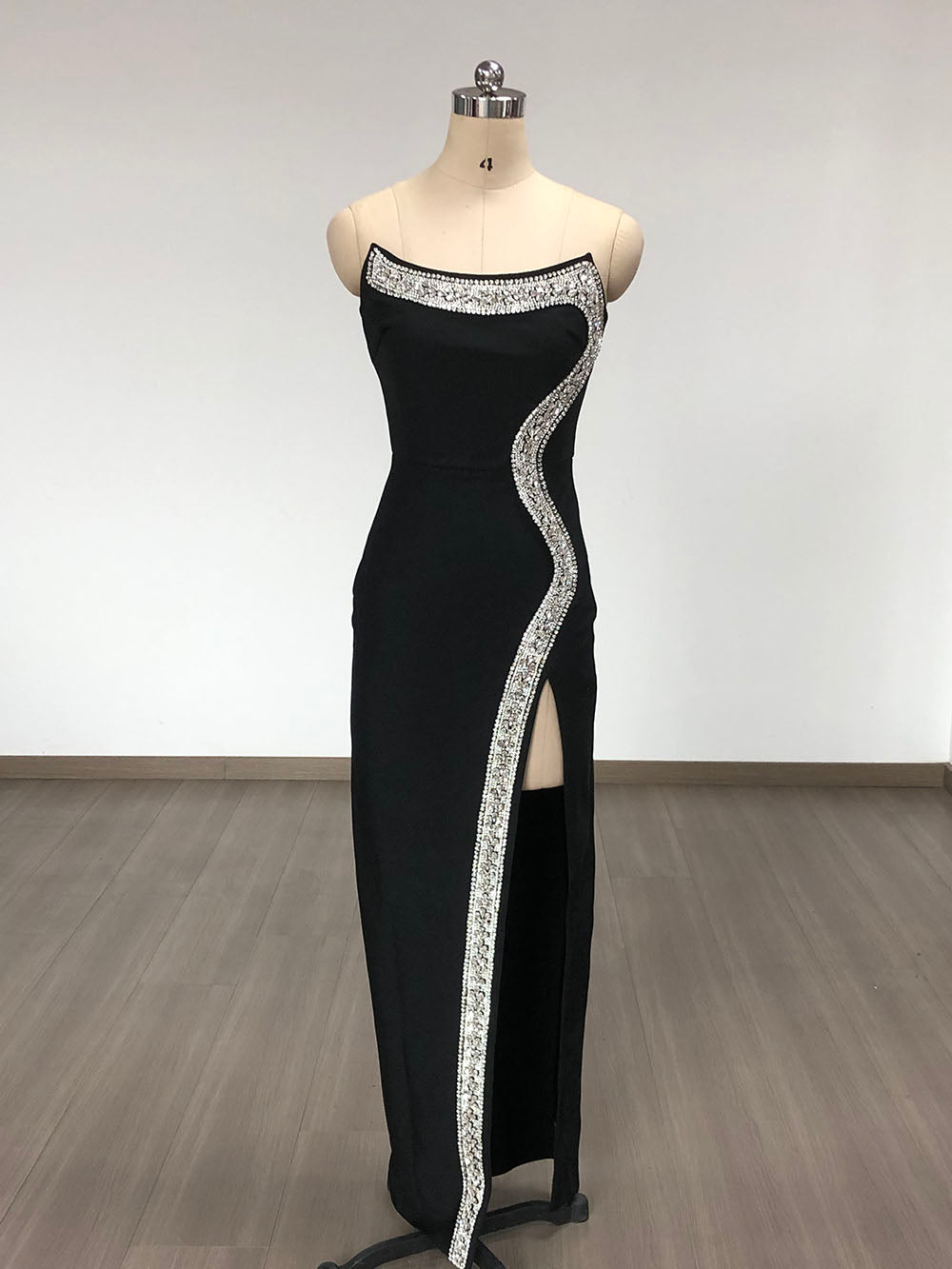 Flowering Girl Women Amber-embellished Bandage Gown in Black