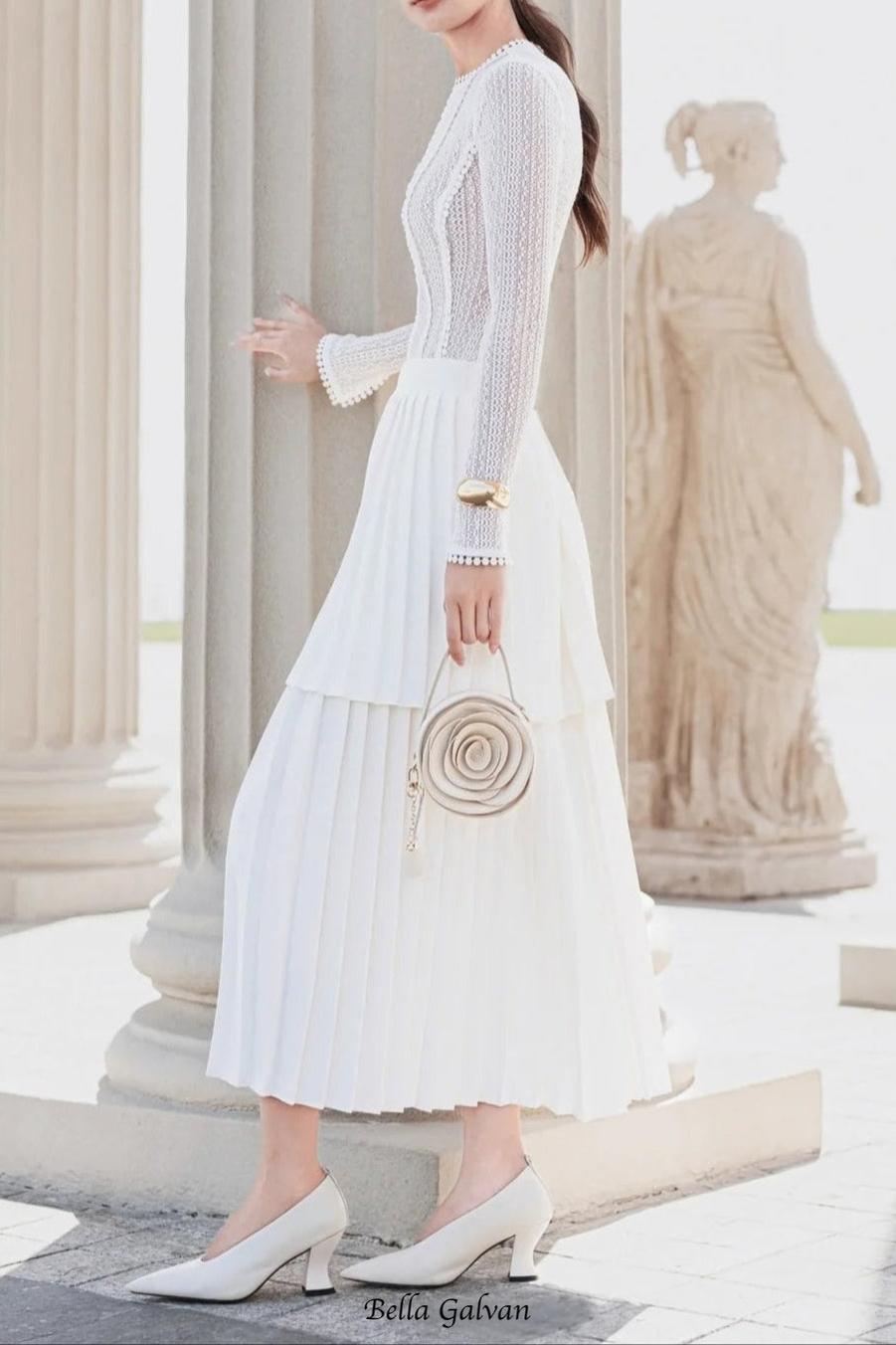 Sleeveless pleated layer skirt suit in white