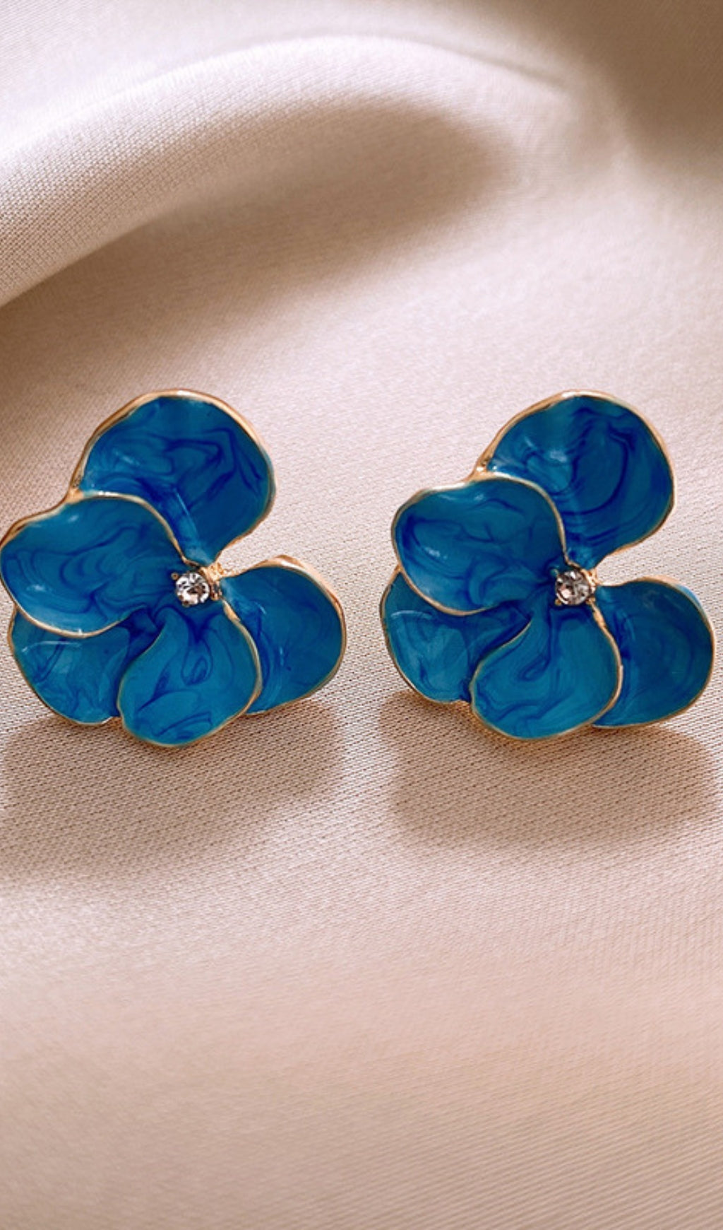 Flowering Girl Women Derick Blue Flower Earrings