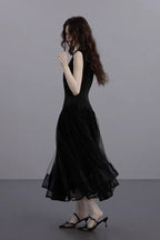 Sleeveless Midi Dress With Tulle Skirt And Pearl Embellished Collar - Black