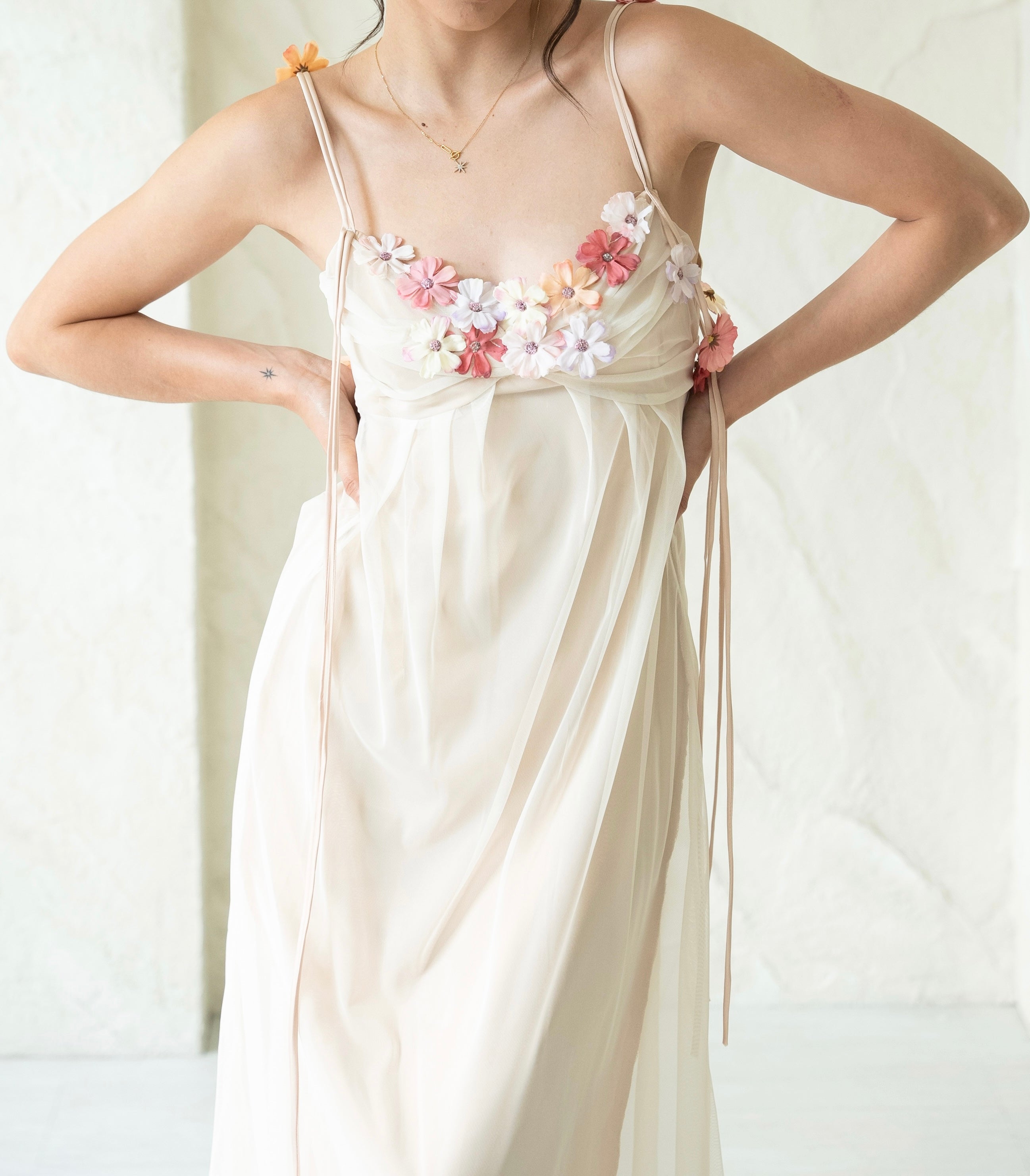 Farah Flower Maxi Dress In Ivory