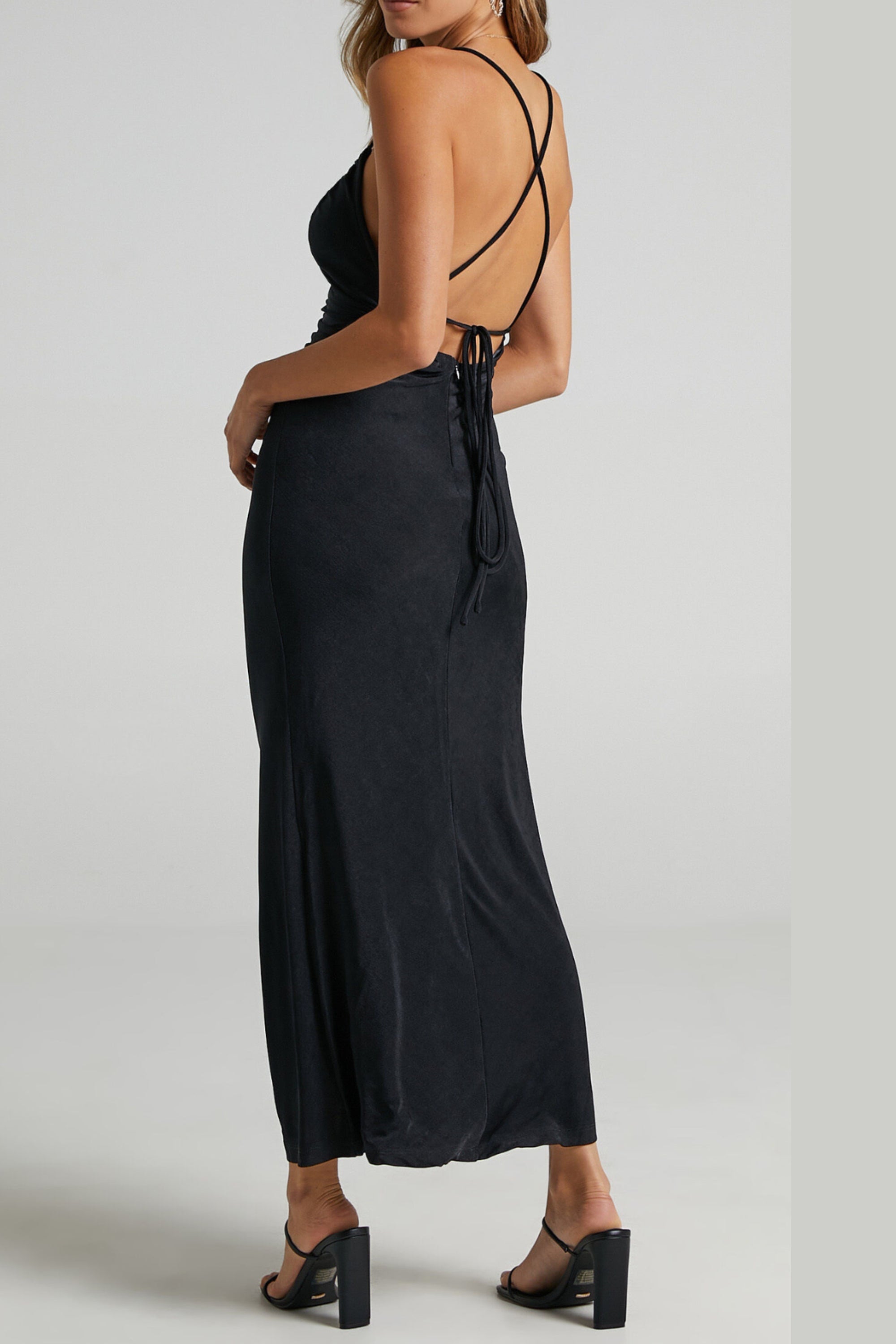 Flowering Girl Women v-Neckline Pleated Bodycon Maxi Dress In Black