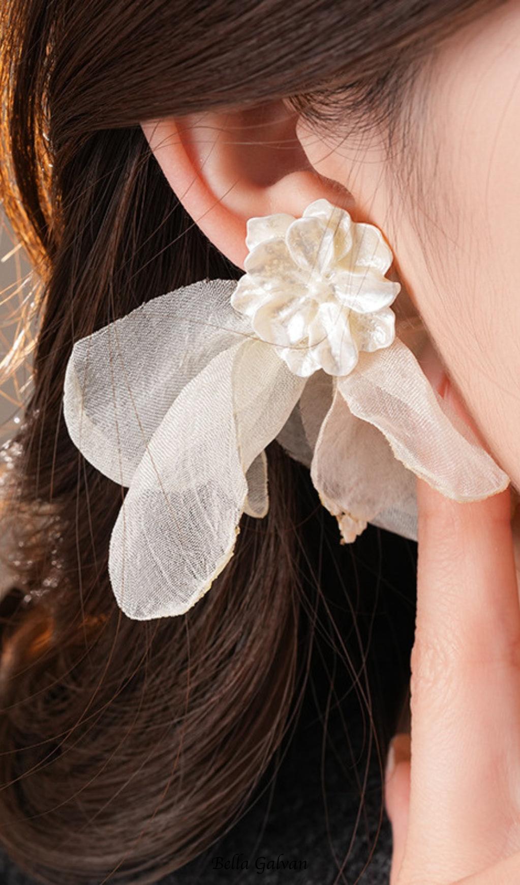 Flowering Girl Women Dreama Flower Earrings