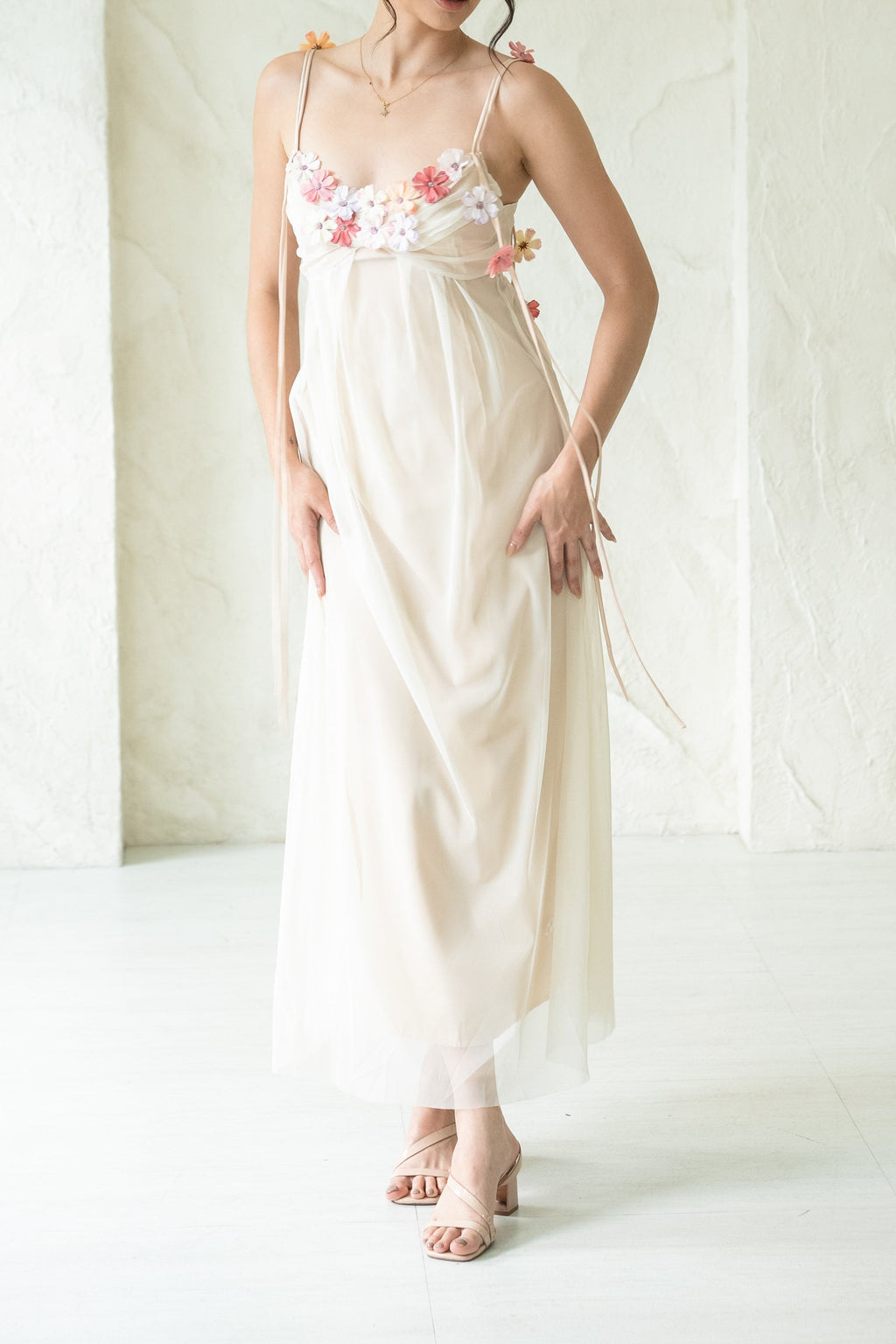 Farah Flower Maxi Dress In Ivory