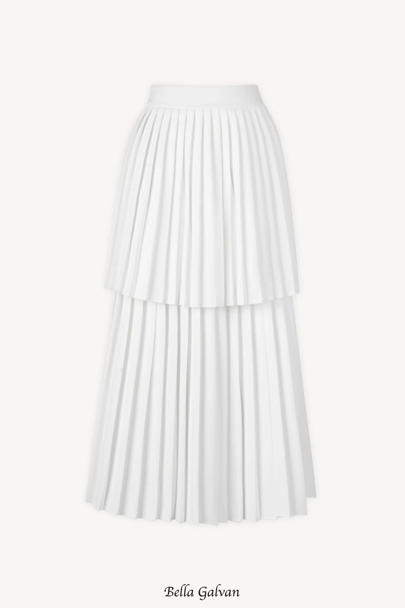 Sleeveless pleated layer skirt suit in white