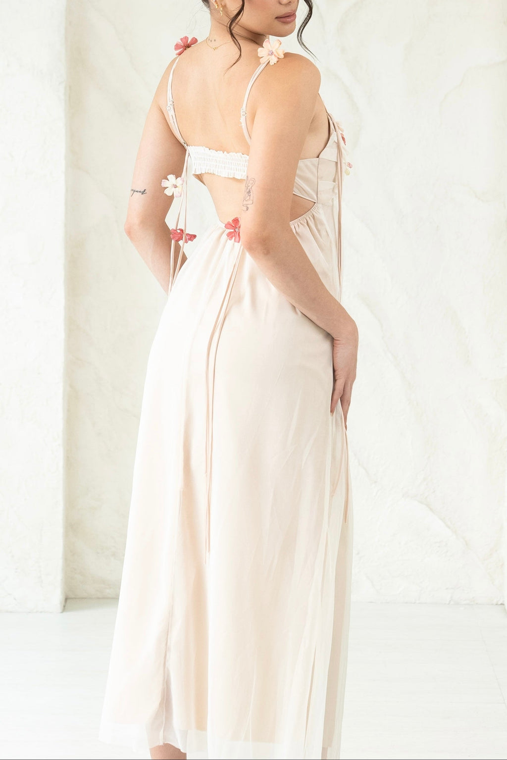 Farah Flower Maxi Dress In Ivory