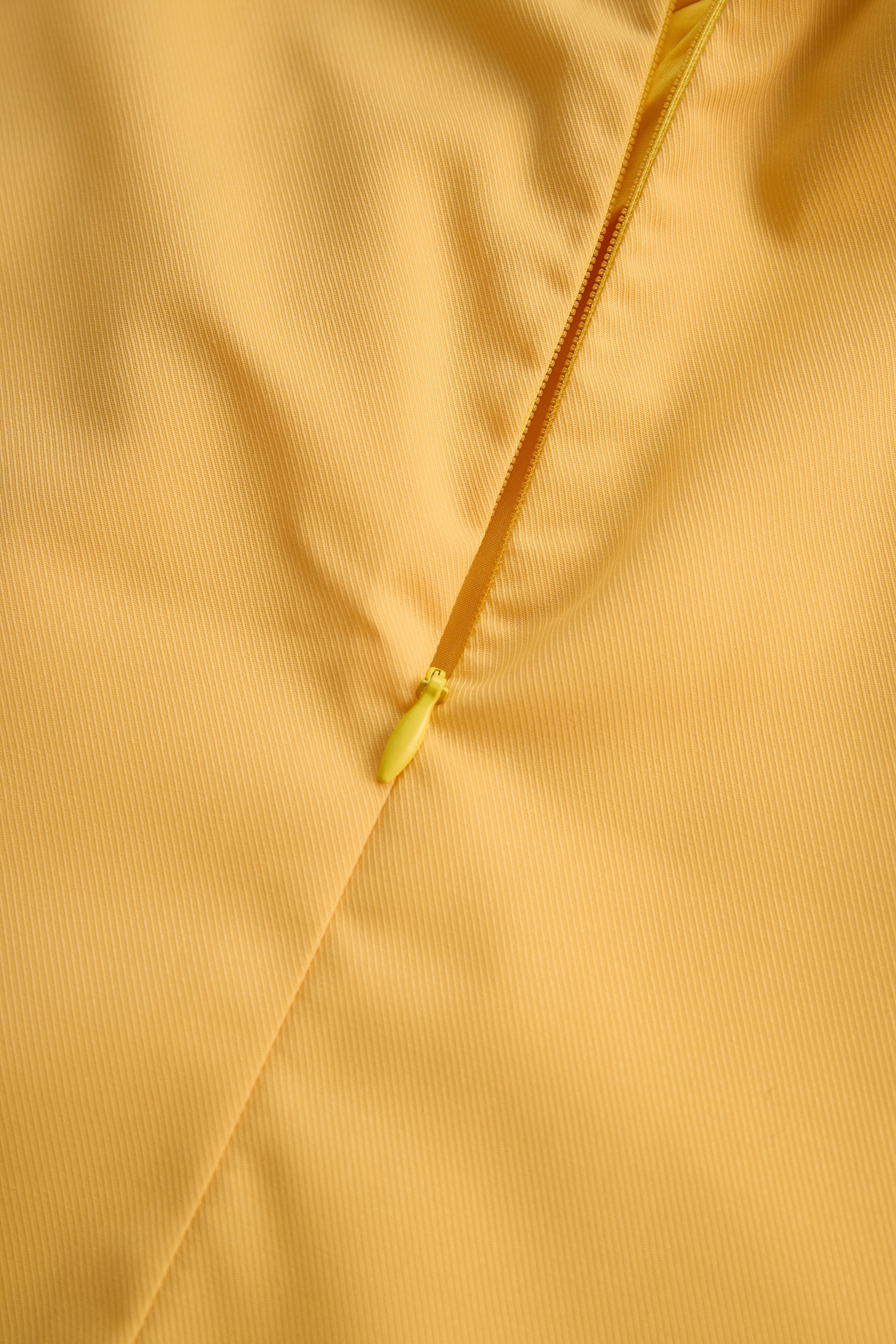 Stylish Sleeveless Halter Blouse With Neck Tie Detail