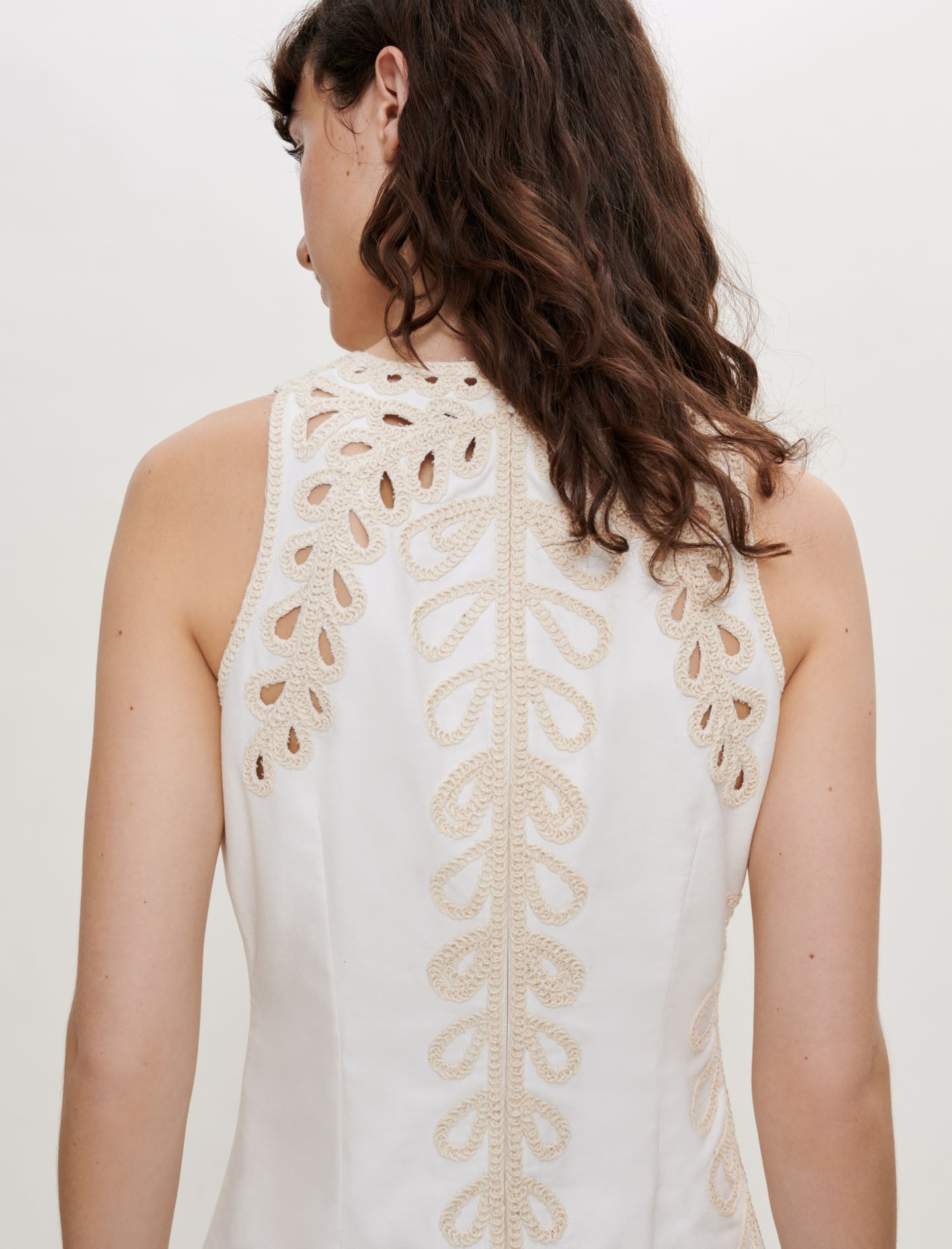 Flowering Girl Women Embroidered Phoenix Tail Hollow Flower Sleeveless Short Dress - white