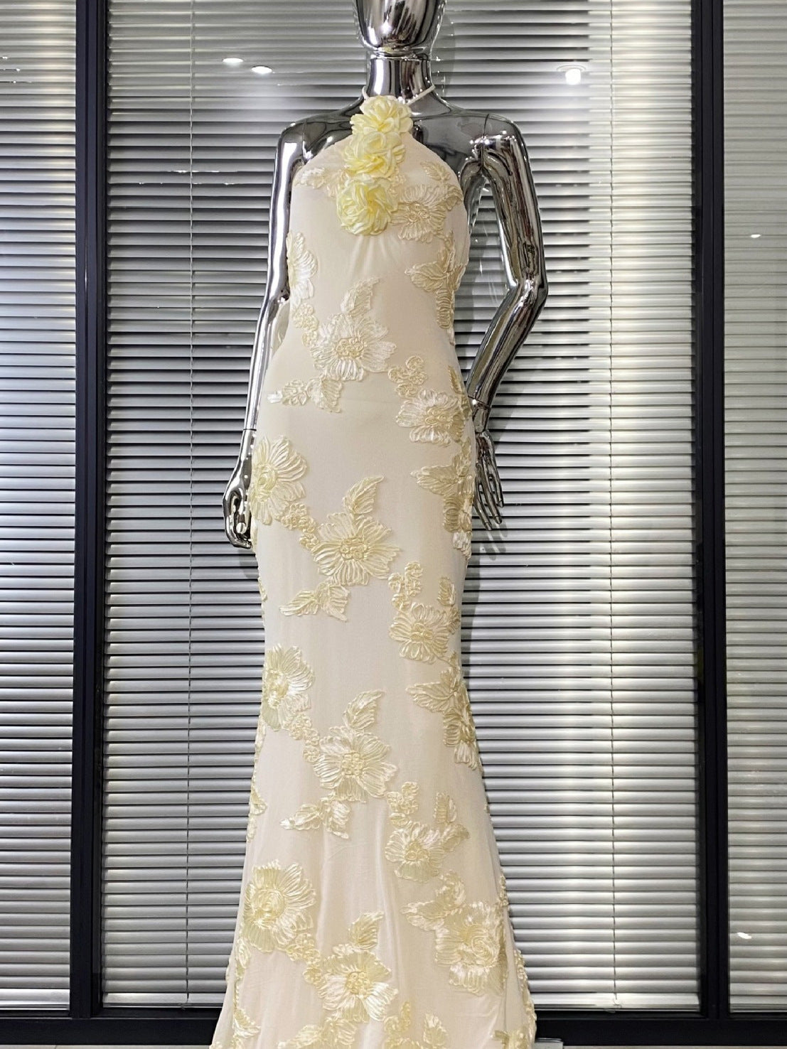Nefertiti Pale Yellow Tulle Backless Party Mixi Dress