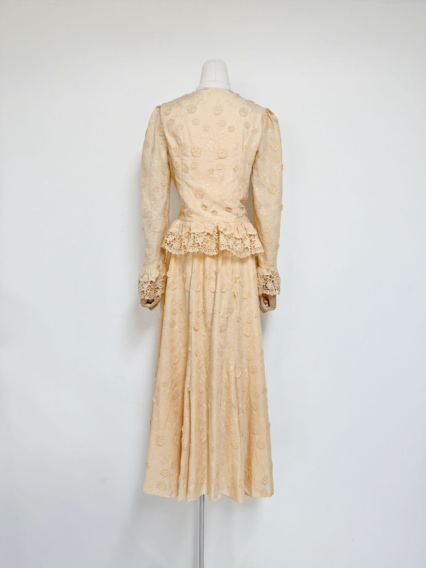 Rebecca Floral Lace Blouse & Skirt Set In Apricot