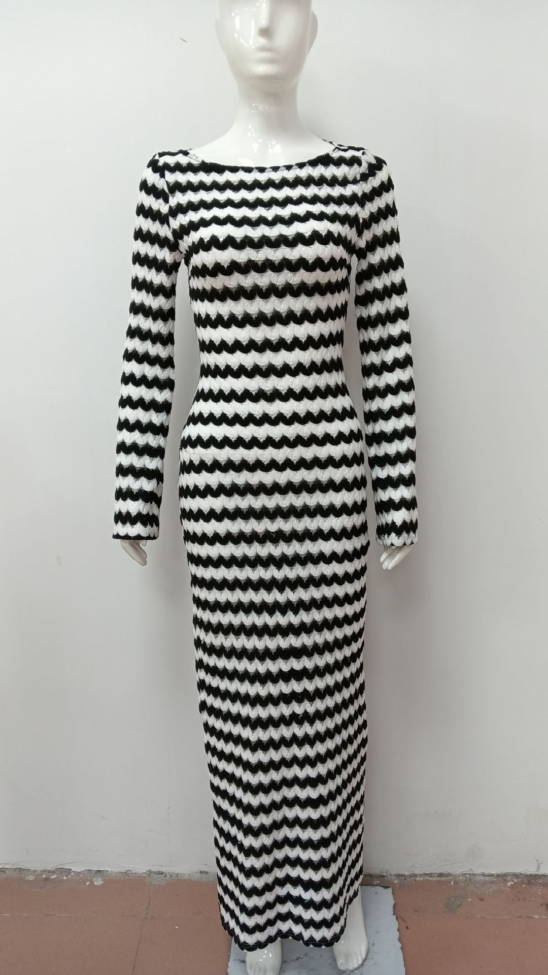 Flowering Girl Women balck and white long-sleeved knitted dress