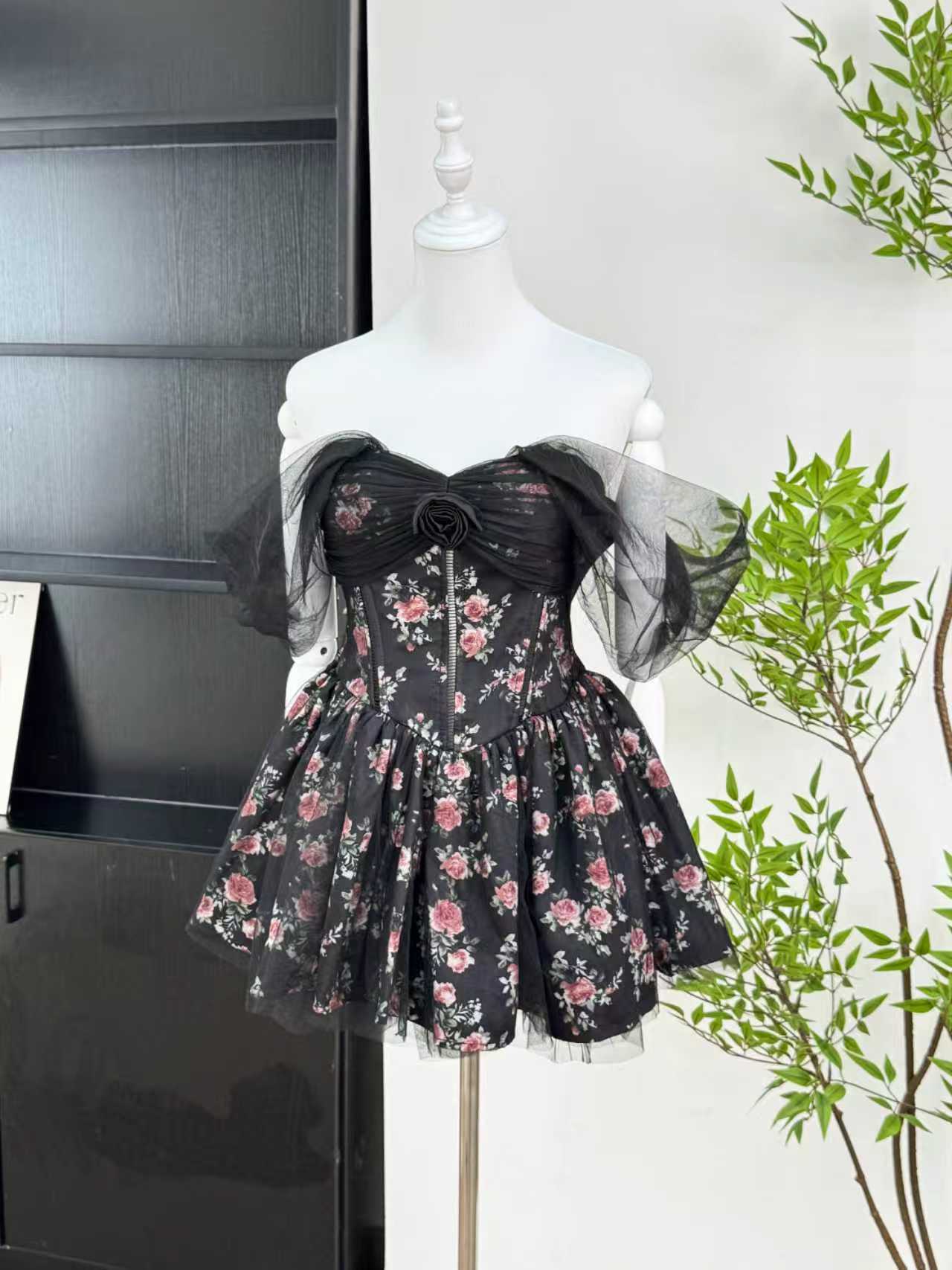 bonnie floral printed strapless mini dress in black