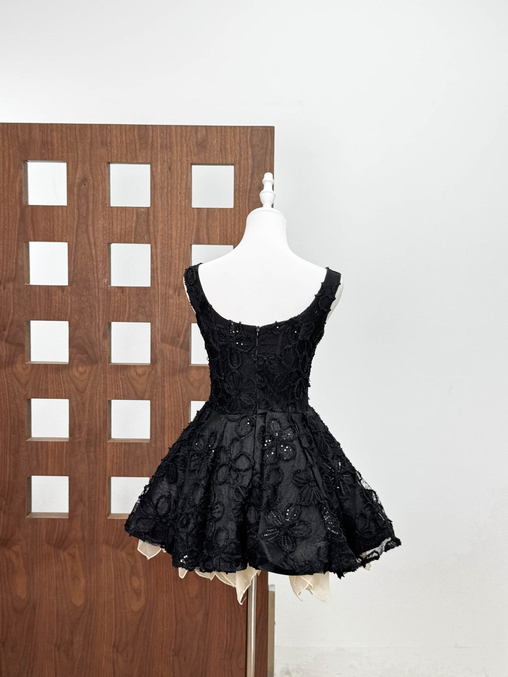 vera sequin embellishment lace puffy mini dress in black