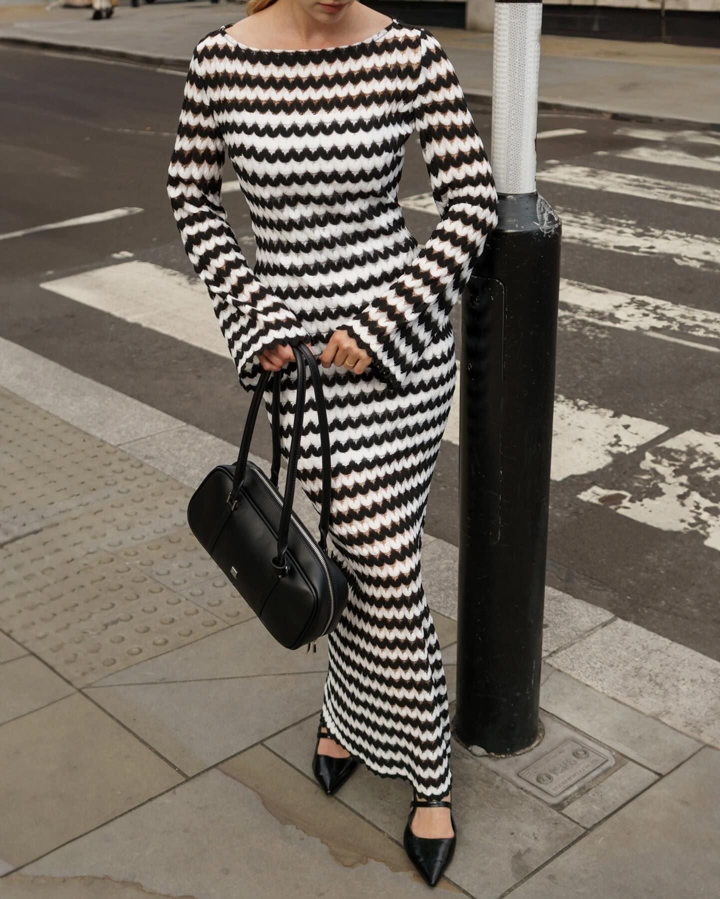 Flowering Girl Women balck and white long-sleeved knitted dress