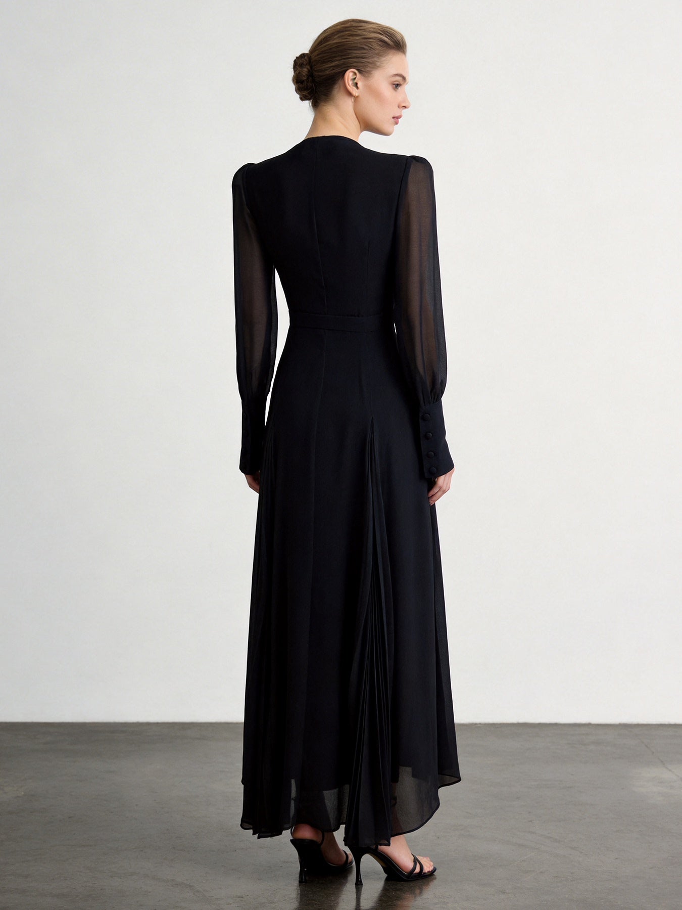 Black V-Neck Long Sleeves Maxi Dress