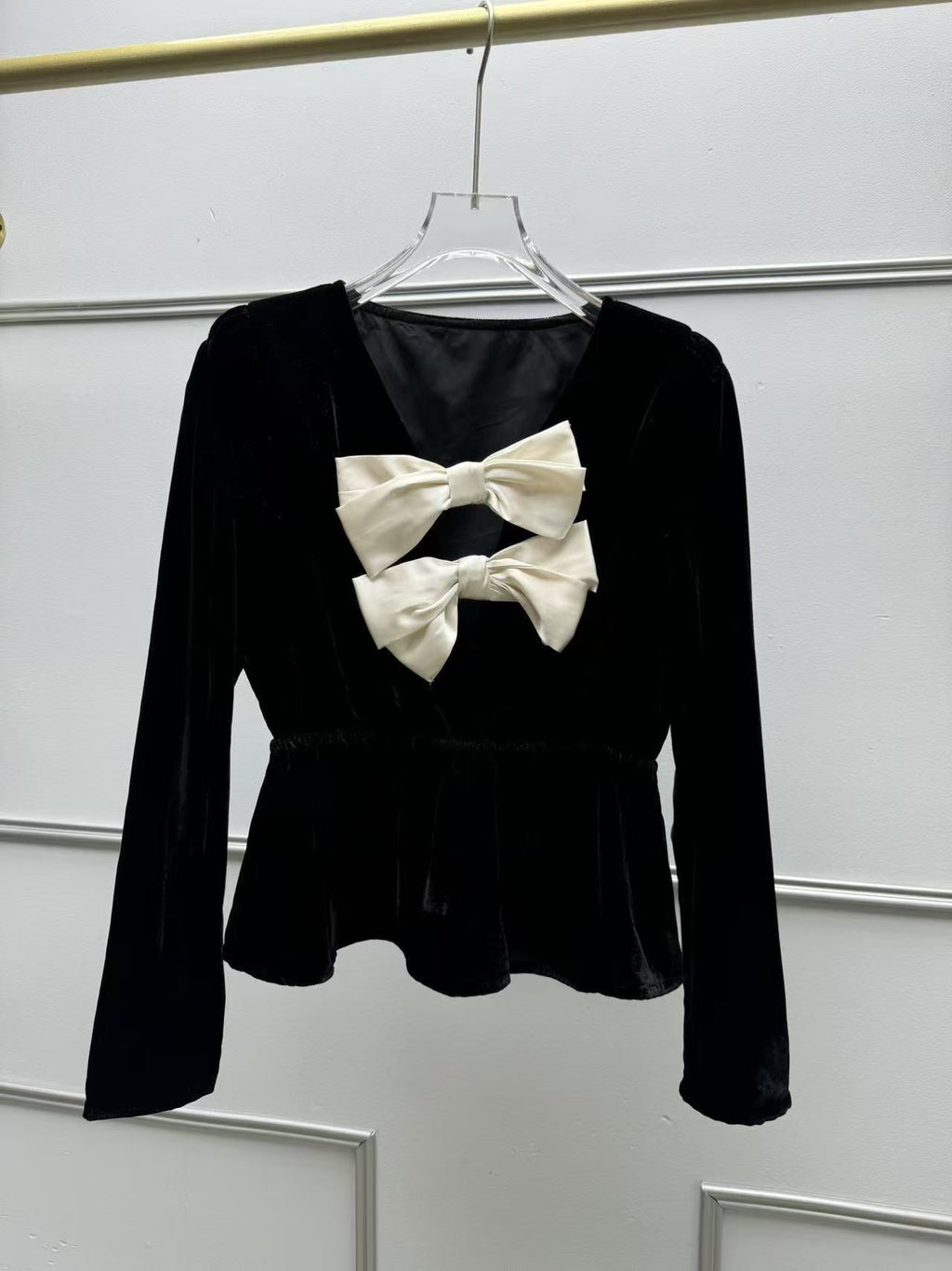 Wallis Black v-Neck Bow Cutout Velvet Top