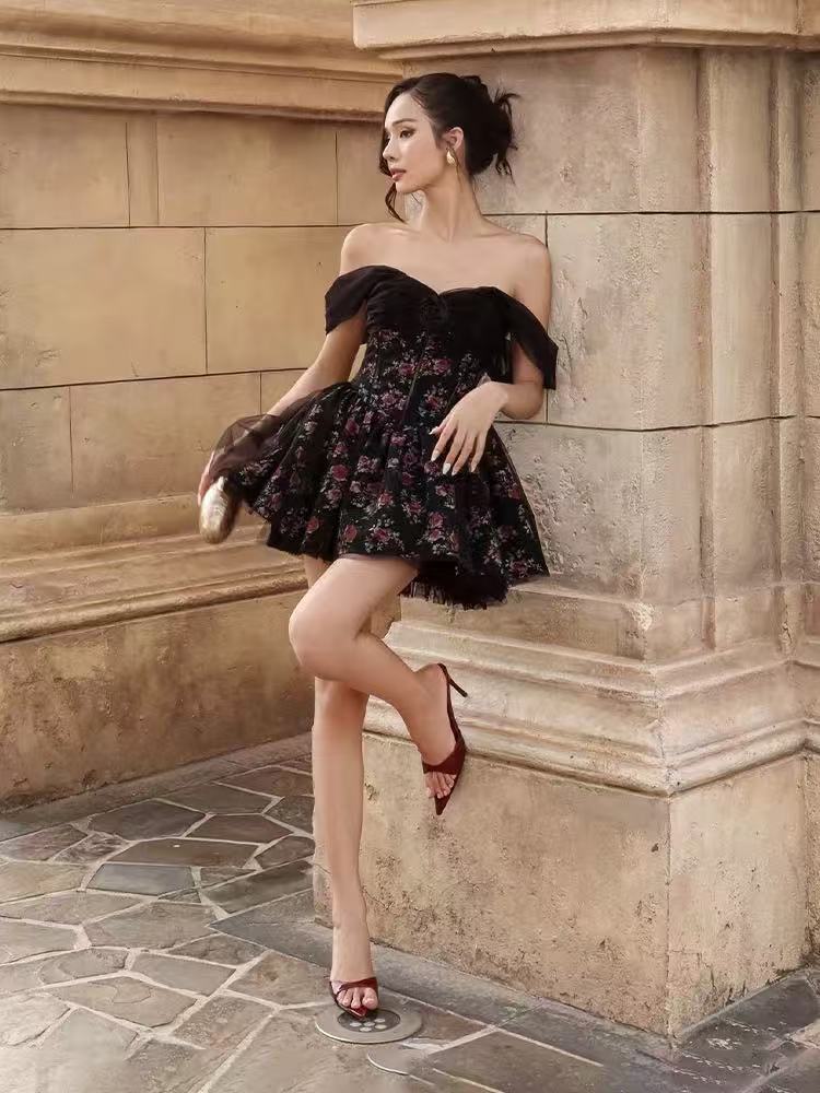 bonnie floral printed strapless mini dress in black