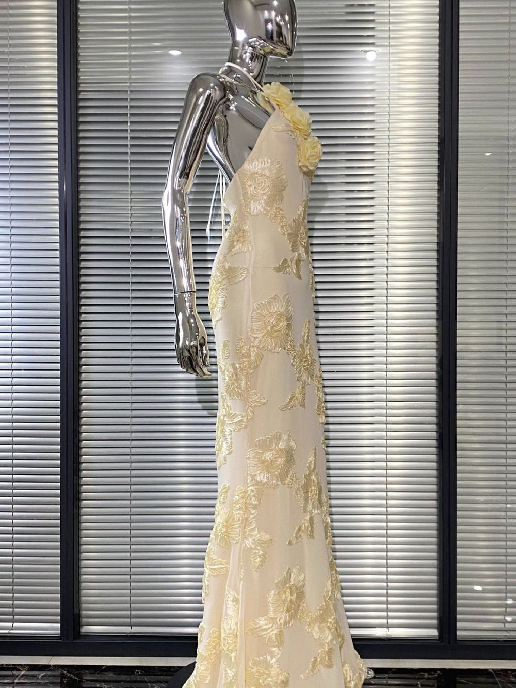 Nefertiti Pale Yellow Tulle Backless Party Mixi Dress