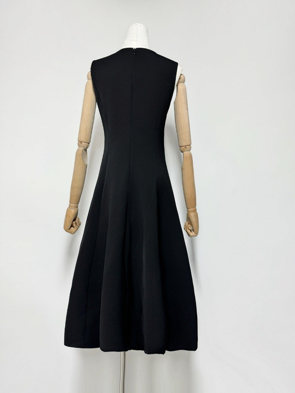 kate floral print Embellished Sleeveless Midi Dress in black