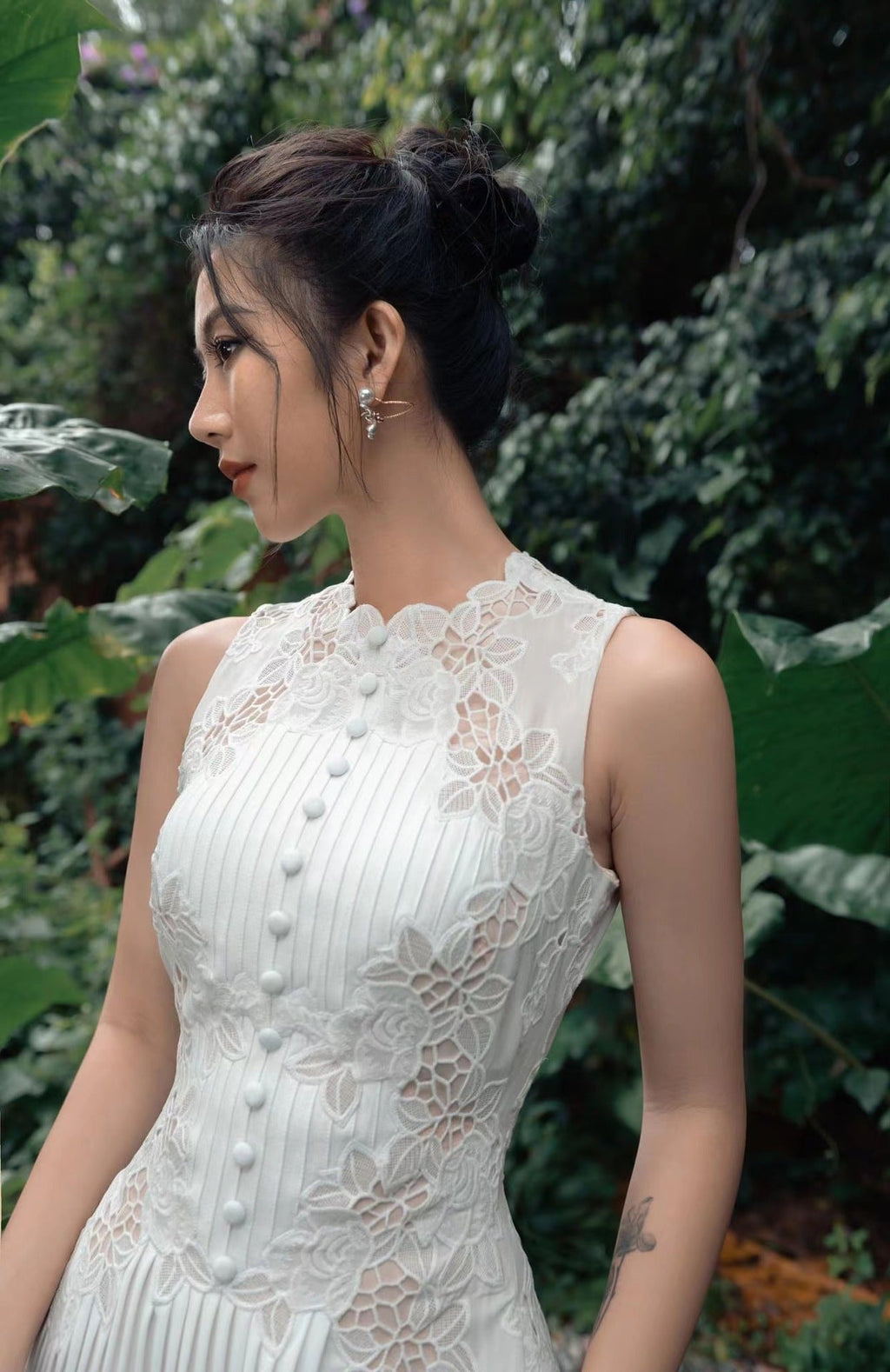 nancy lace embroidery pleated midi dress in white