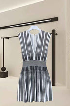 Two-tone v-neck sleeveless flared knit mini dress