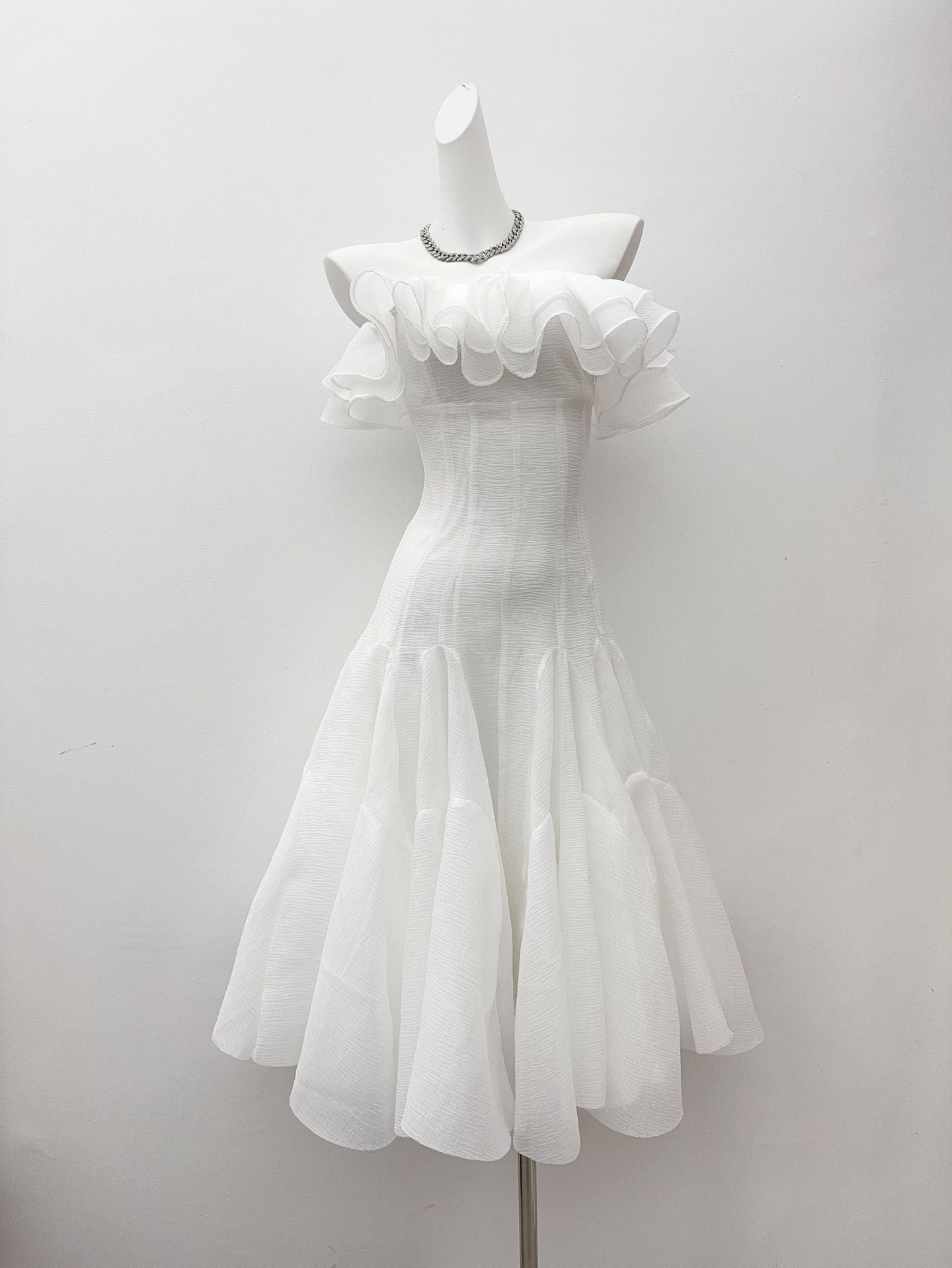 apphia Off Shoulder Ruffle Midi Dress In white