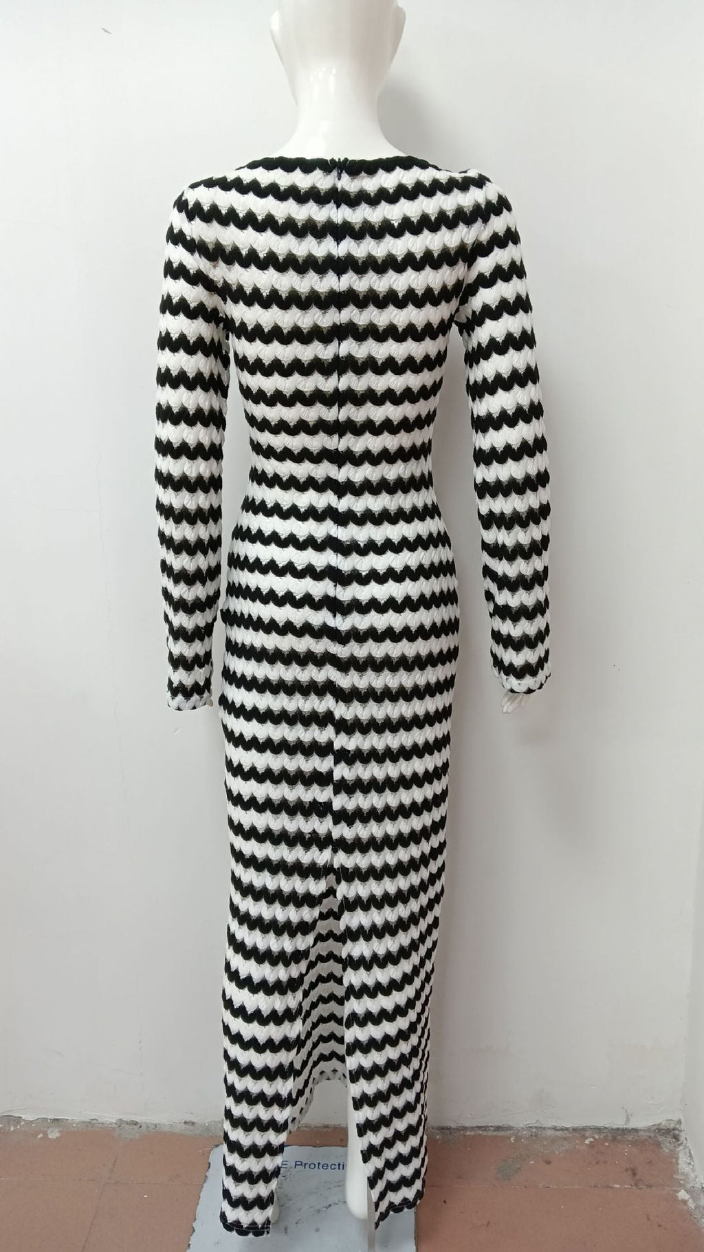Flowering Girl Women balck and white long-sleeved knitted dress