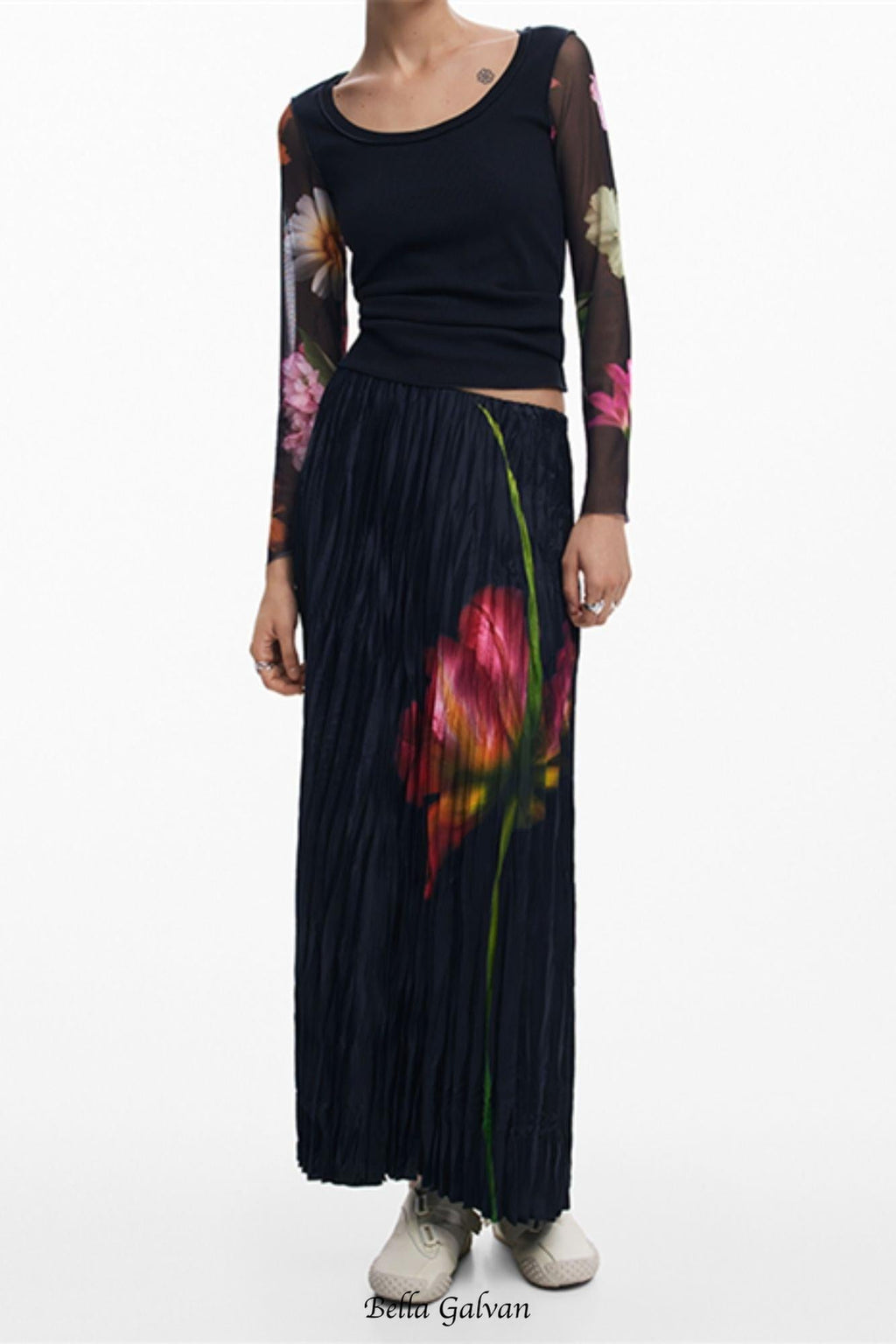 Flowering Girl Women zanna print pleated skirt in black