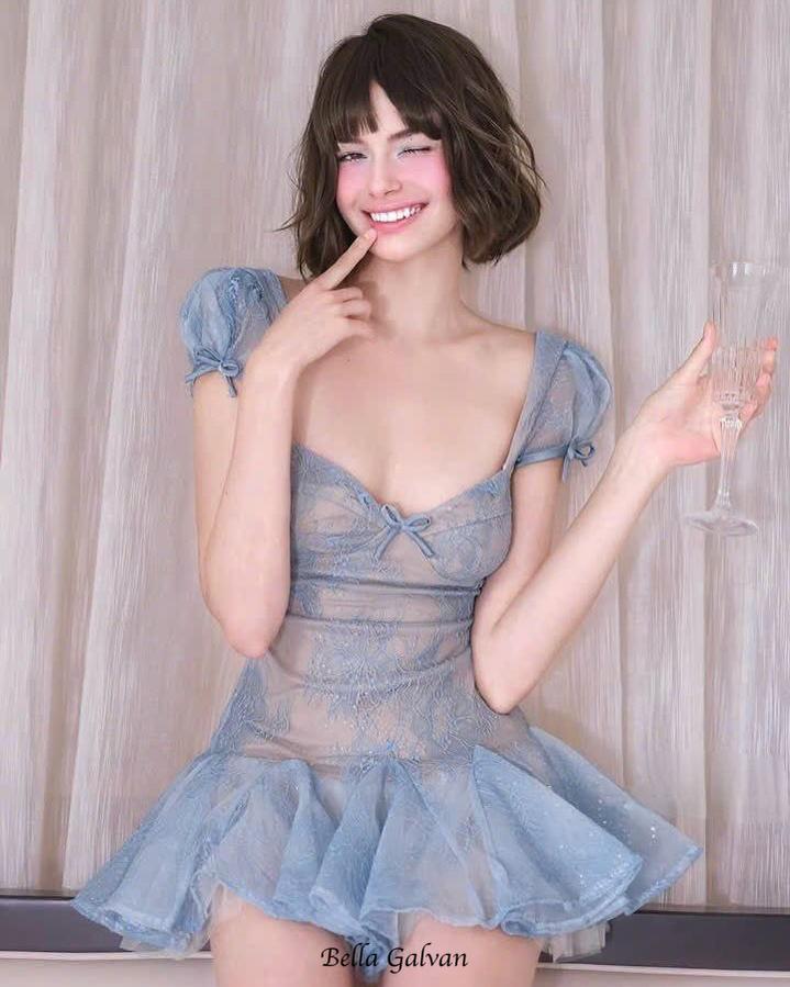 Lace embroidery puffy mini dress in blue