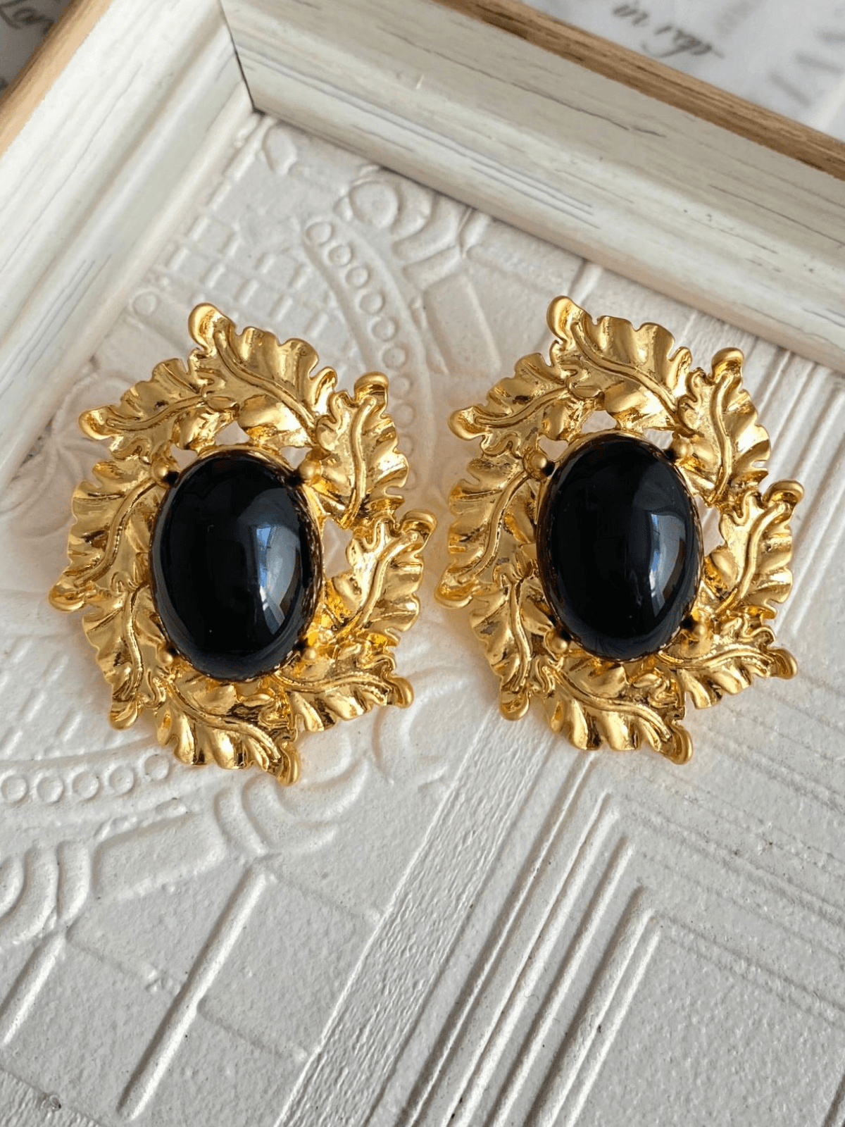 Flowering Girl Women Visen Leaf Embellished Earrings