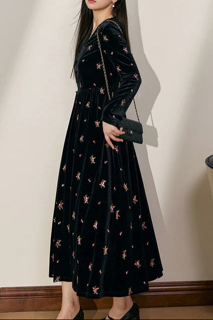 Yuri v-Neck Floral Embroidered Velvet Maxi Dress In Black