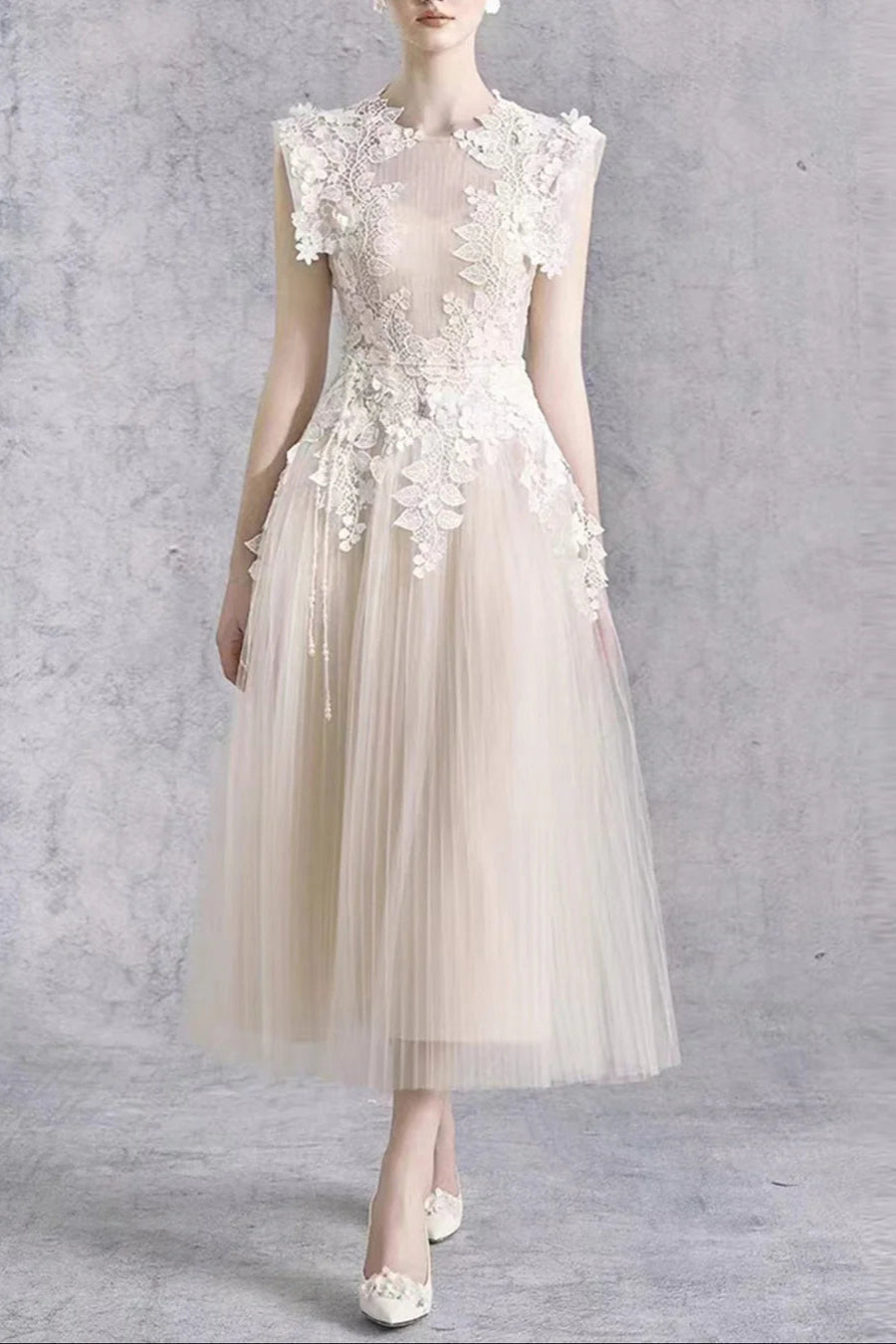 Floral Appliqué Bodice Sleeveless Midi Dress In Beige
